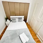 Luxury Rooms, Location In The Хостел