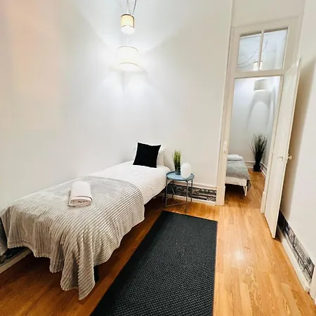 Luxury Rooms, Location In The אכסניה *