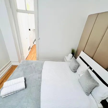 אכסניה Luxury Rooms, Location In The