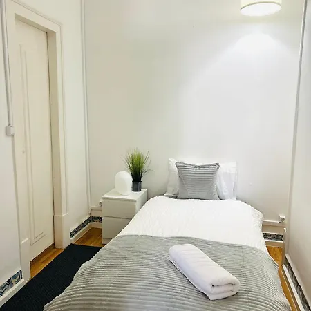 Luxury Rooms, Location In The אכסניה *