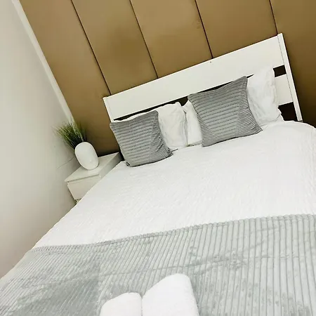 Luxury Rooms, Location In The אכסניה *