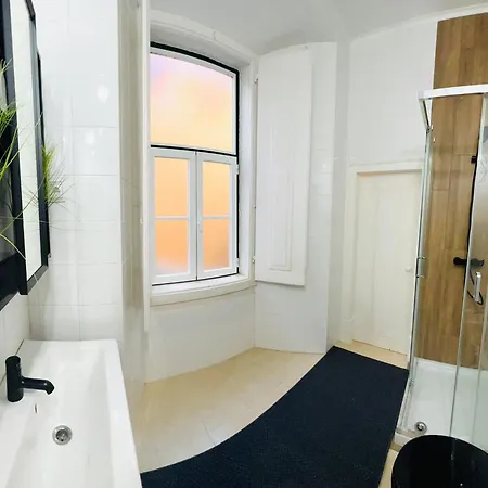 Luxury Rooms, Location In The *