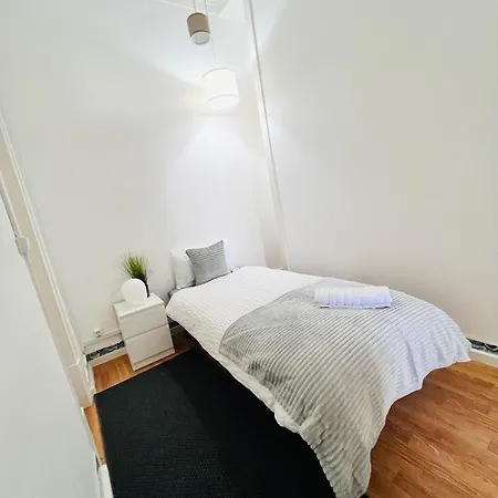 Luxury Rooms, Location In The